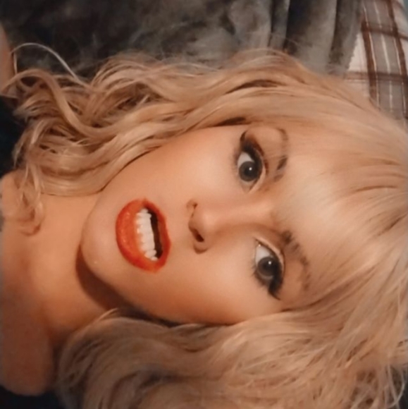 Short blonde real hair wigs with bangs - Picture 5 of 5